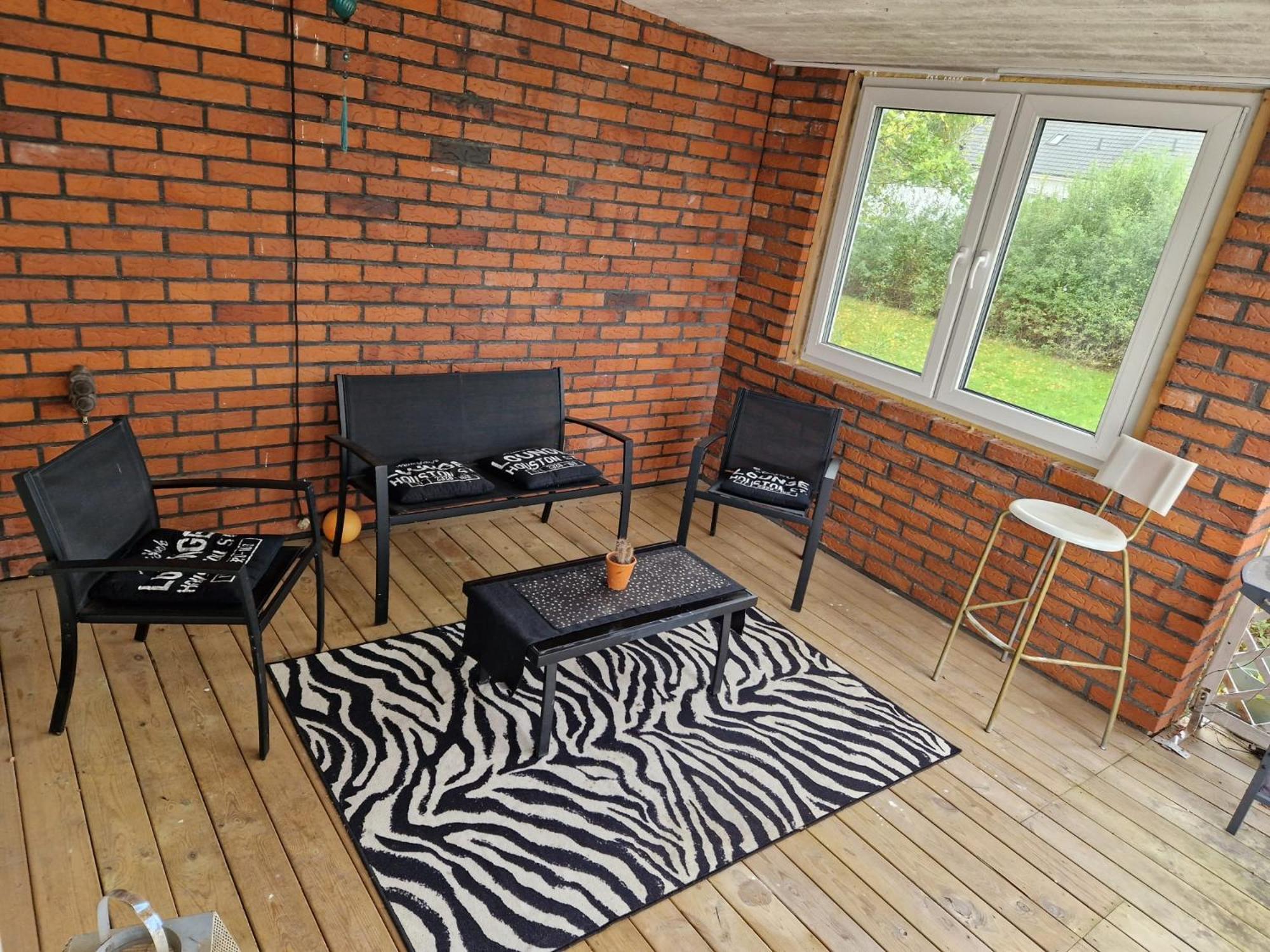 Villa Med Egen Parkering. Moejlighet Att Boka Fran 1 Och Upp Till 5 Personer. Orebro Ngoại thất bức ảnh