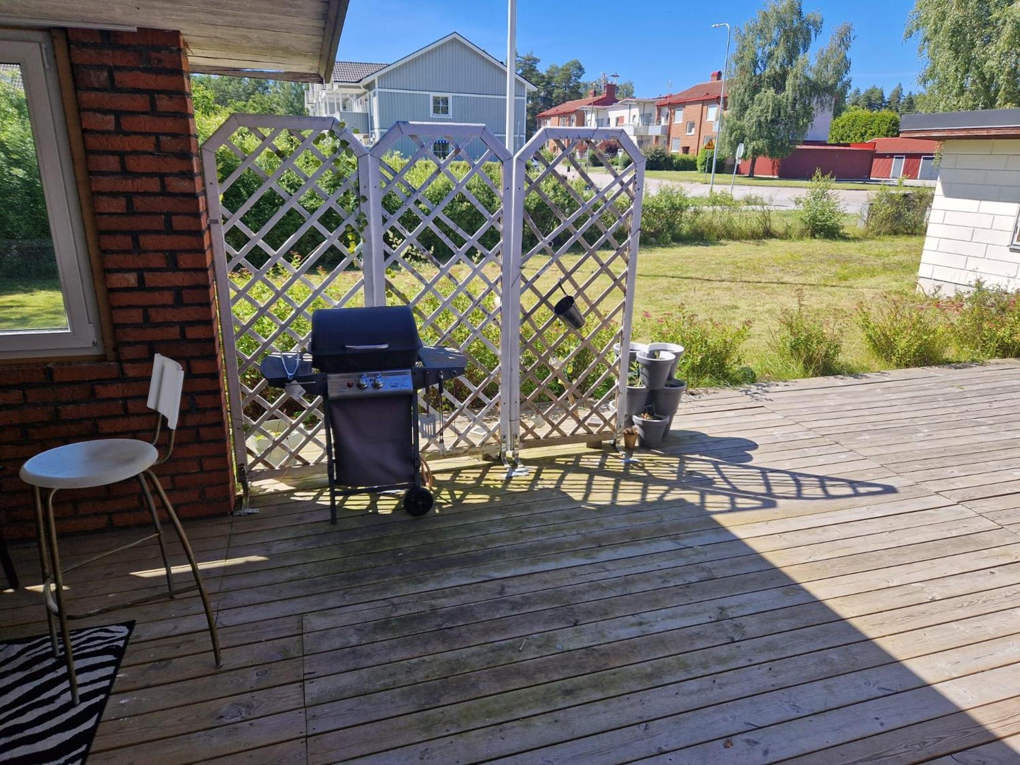 Villa Med Egen Parkering. Moejlighet Att Boka Fran 1 Och Upp Till 5 Personer. Orebro Ngoại thất bức ảnh