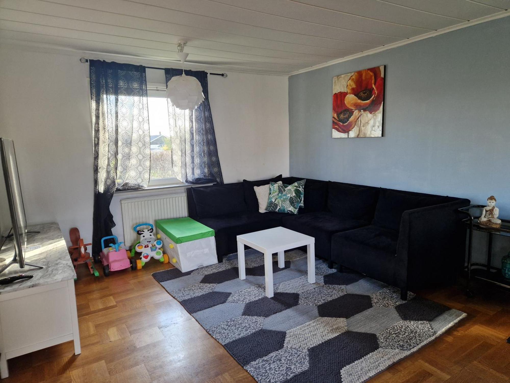 Villa Med Egen Parkering. Moejlighet Att Boka Fran 1 Och Upp Till 5 Personer. Orebro Ngoại thất bức ảnh